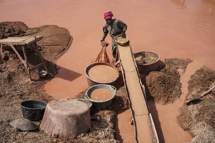 Mercury fuels gold mining in Senegal. And it&rsquo;s poisoning the people who use it